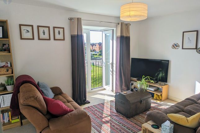 18 Grenadier Path, Aylesbury photo 2