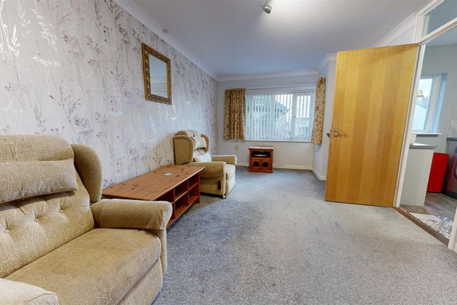 11, 27, Nightingale Court, Weymouth photo 3