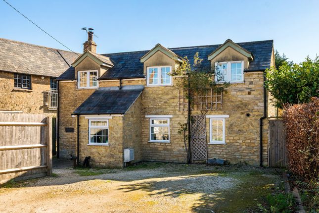 3-bed house on Avalon Cottage,, Manor Road, Carterton, £375,000