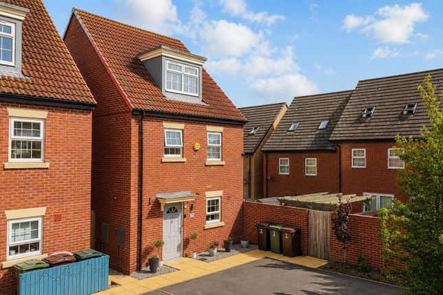 7, Thornlow Close, Pontefract photo 2