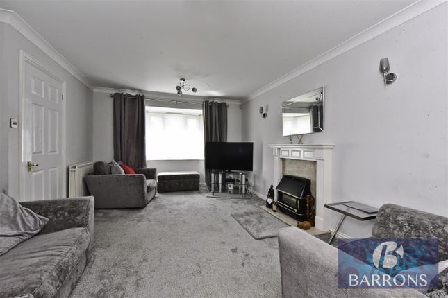 21, Gladding Road, West Cheshunt photo 2