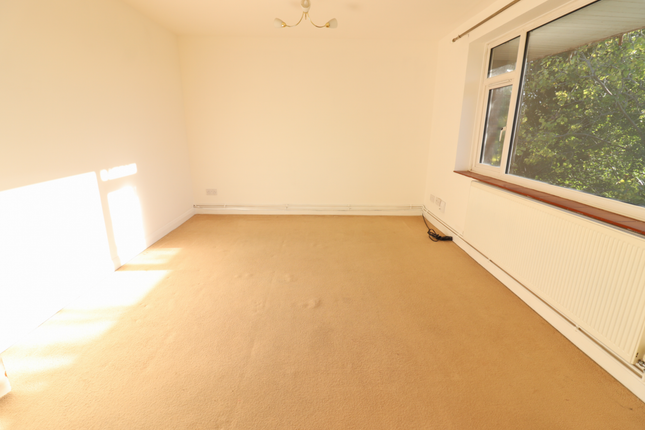 6, James Court, Dunstable Road, Luton photo 4