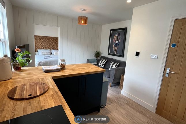 1-bed flat on Tywarnhayle Road, Perranporth, £920/mo