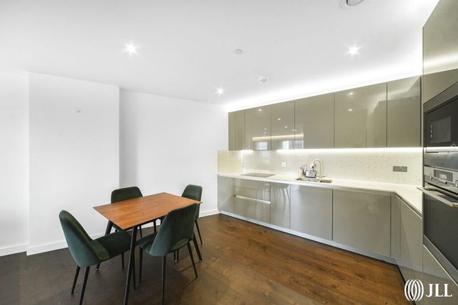 Flat to rent in Malthouse Road, London