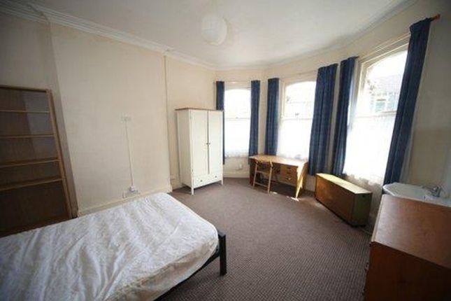 48 Ravenswood Road, Bristol photo 3