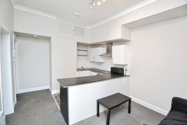 Flat 4, 15, Halmyre Street, Edinburgh photo 3