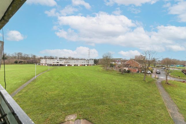 88, Illingworth Close, Mitcham photo 2