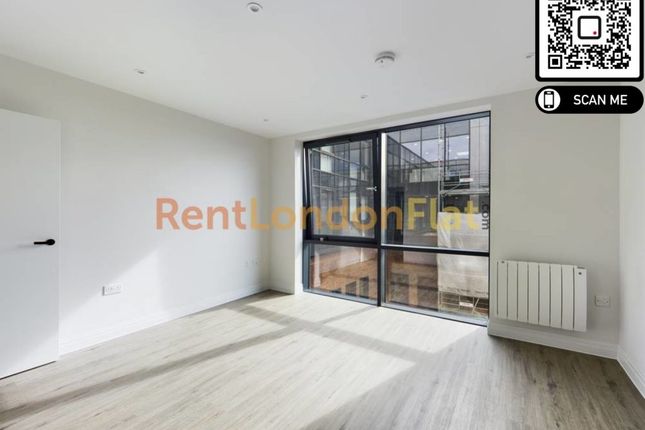 Flat to rent in Pembroke Broadway, Camberley