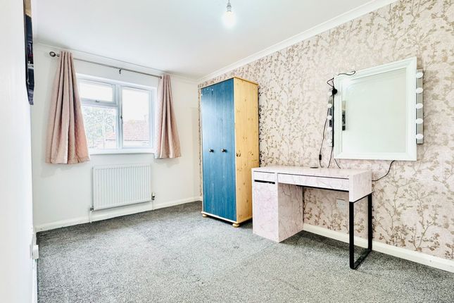 35, Haydon Road, Dagenham photo 5
