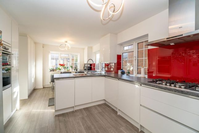 5, Tilehouse Close, Borehamwood photo 2