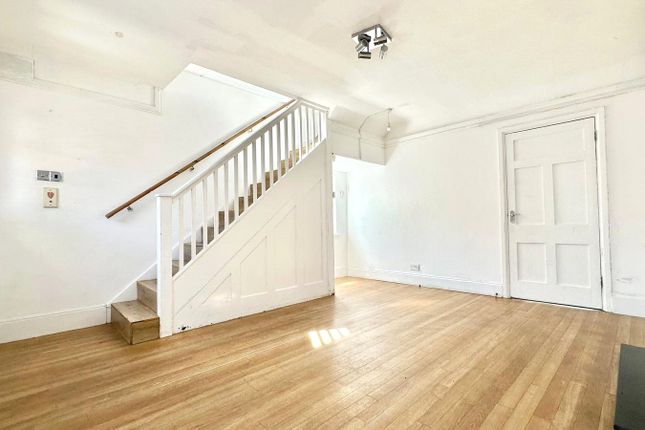 1, Meadowcourt Road, London photo 4