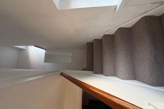 8, Finchingfield Avenue, Woodford Green photo 3