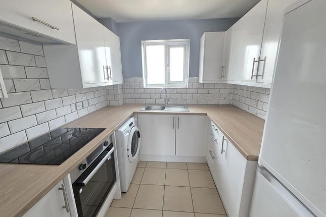 2 Ashtree Court, Horseshoe Close, Waltham Abbey photo 3