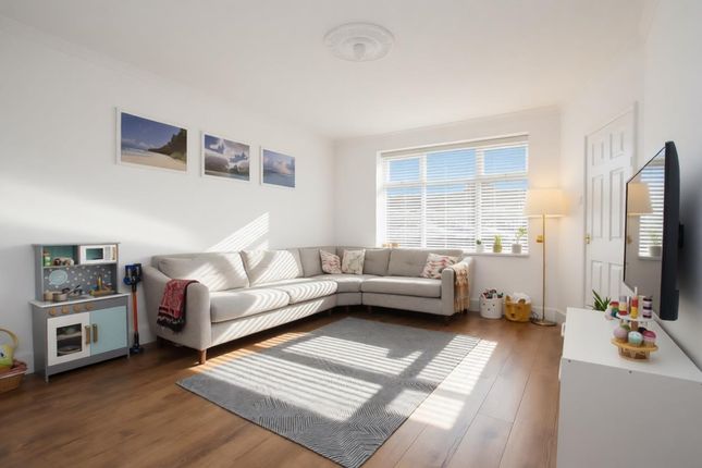 2-bed house on 32, Lemsford Court, Borehamwood, £450,000
