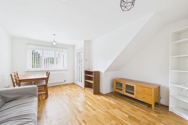 103, Oakridge, Cardiff photo 3