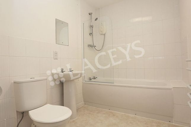 Flat to rent in Becket House, South Street, Yeovil