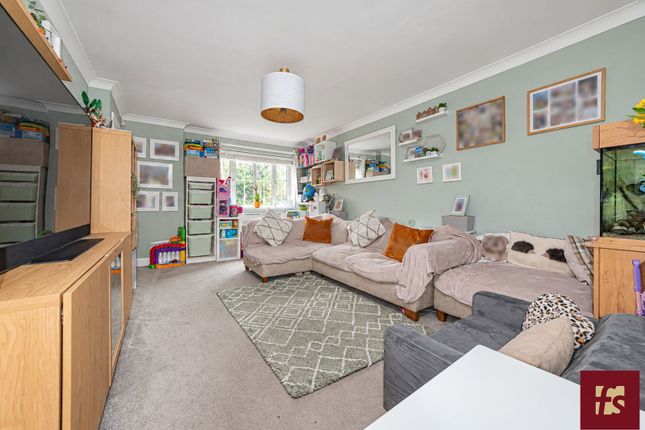 2, Alford Close, Sandhurst photo 4