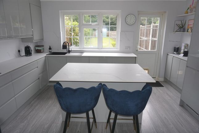 26, Rollesby Road, Chessington photo 5