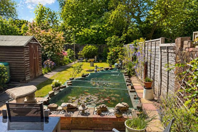 25, Cherrywood Avenue, Englefield Green photo 3