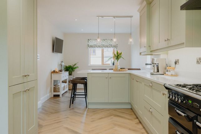 6 Bishops Meadow, Crediton photo 2