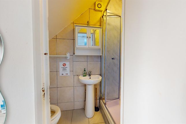Room 1, 1014FC, Harrow Road, Kensal Green photo 5