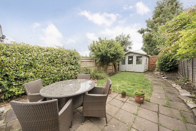 155, Station Road, Hampton photo 4