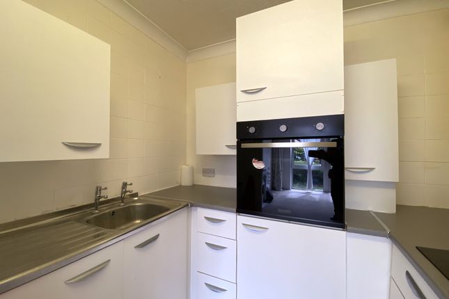 Flat 5, Homeholly House, Church End Lane, Wickford photo 4