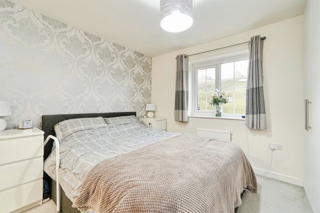 87, Meadowlands, Bradford photo 4