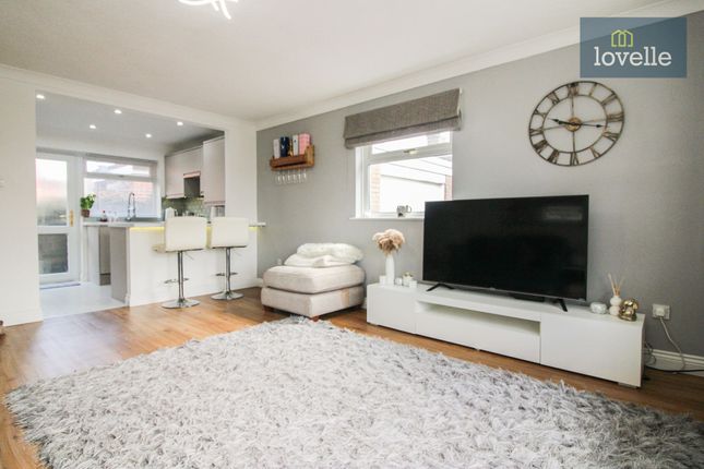 22 Christopher Close, Louth photo 3