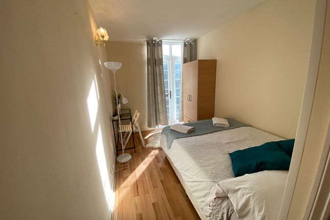 Room 1- £880 Available 12/09/2025