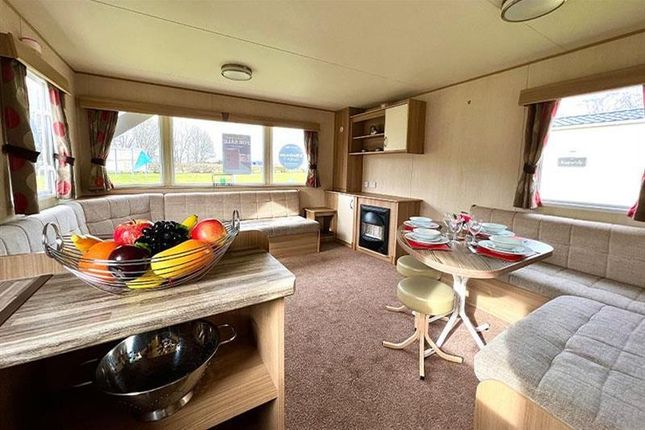 Thumbnail Mobile/park home for sale in Sleaford Road, Tattershall, Lincoln