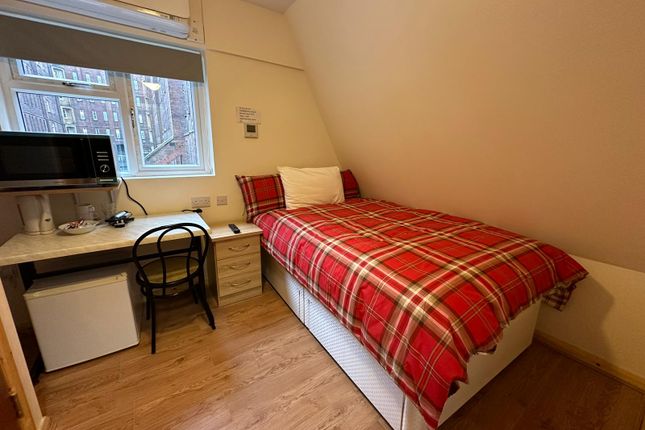 Thumbnail Studio to rent in Camden High Street, London