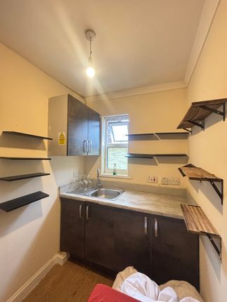ROOM 4,79, Cromwell Road, Luton photo 4