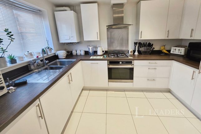 69, Newland Avenue, Hertfordshire photo 3