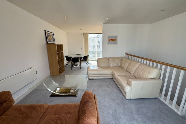 2-bed flat on Commercial Street, Birmingham, £1,300/mo