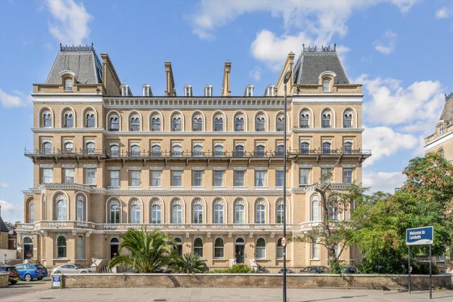 2-bed flat on Thornton Place, Clapham, £900,000