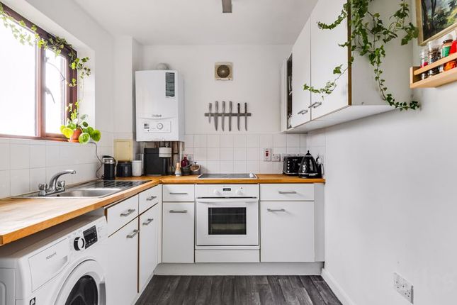 Flat for sale in Cypress Close, London