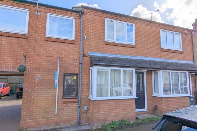 Terraced house to rent in Burnham Road, St.Albans