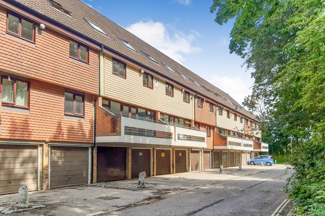 Thumbnail Flat for sale in Kingsway Gardens, Andover