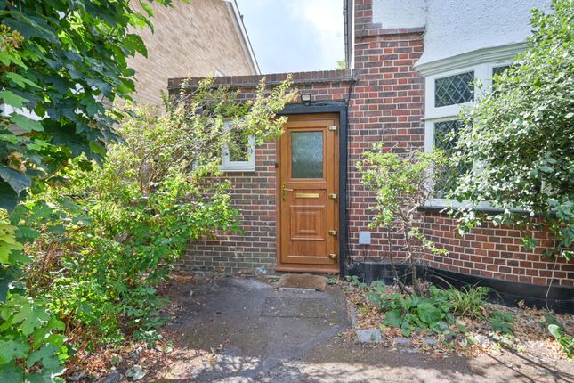 Hurst Road, East Molesey photo 4