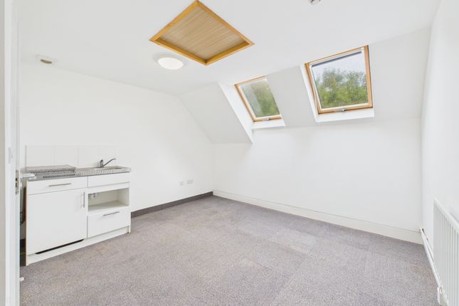 Cam02136G0-Pr0474-Still001