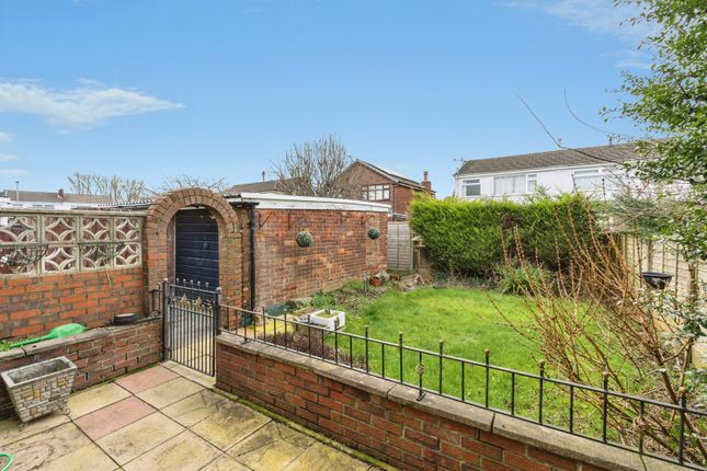 45, Linden Close, Cheshire photo 2