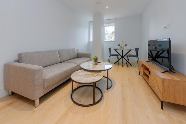 Coombe Lane, Raynes Park photo 4