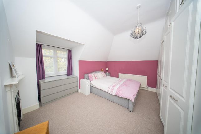 Flat 5, Hempson Avenue, Slough photo 4