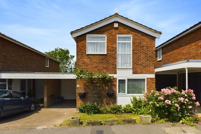 Thumbnail Detached house for sale in Newlands Woods, Forestdale, Croydon