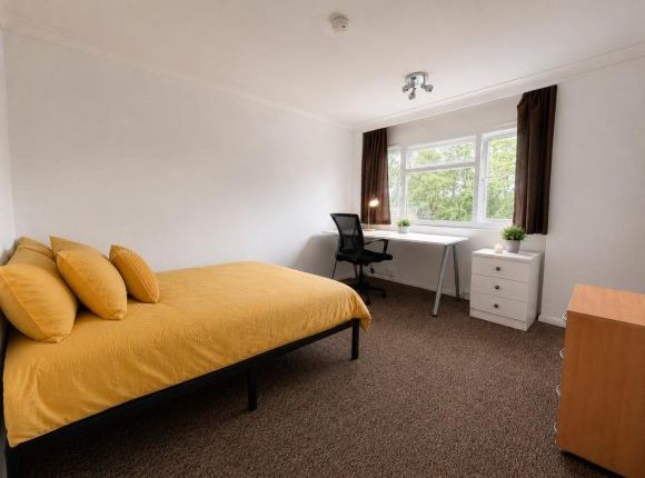 6, Beecroft Close, Canterbury photo 2