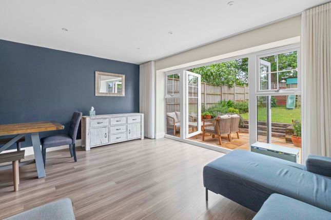15 De Havilland Court, High Wycombe photo 4