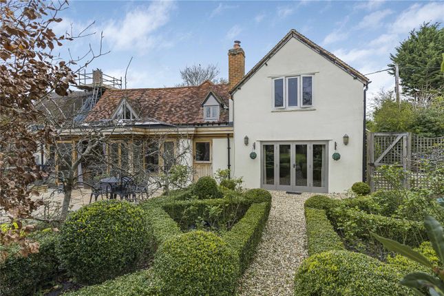 Country house for sale in Worminghall Road, Ickford, Aylesbury