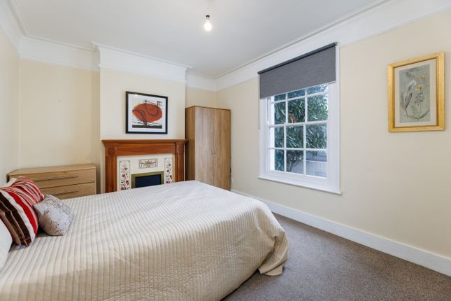 Detached house to rent in Hartfield Crescent, London