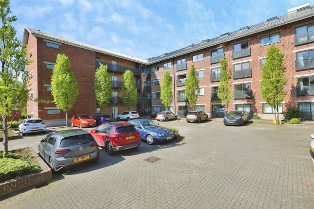 1-bed flat on Flat 3, Markham Quay,, Camlough Walk, Derbyshire, £80,000
